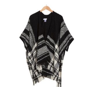 Plaid Nine West Black and White Women's Sweater Wrap